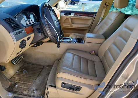 2004 Volkswagen Touareg 4.2 z USA, uszkodzony, nr VIN WVGCC67L24D000132